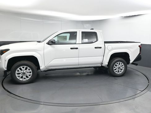 New 2025 Toyota Tacoma SR image 5