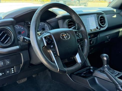 Used 2021 Toyota Tacoma TRD Sport w/ TRD Premium Sport Package AWD/4WD image 10