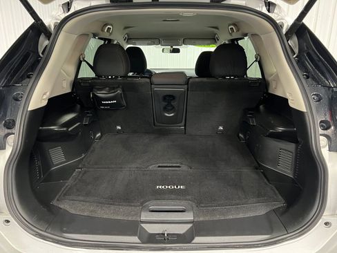 Used 2018 Nissan Rogue SV image 11