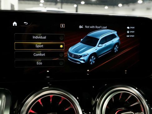 Used 2023 Mercedes-Benz EQB 300 4MATIC w/ Driver Assistance Package image 22