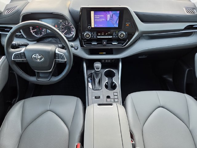 Used 2023 Toyota Highlander XLE FWD image 23
