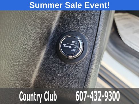 Used 2023 Chevrolet Traverse LT AWD/4WD image 13