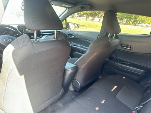 Used 2018 Toyota C-HR XLE FWD image 16
