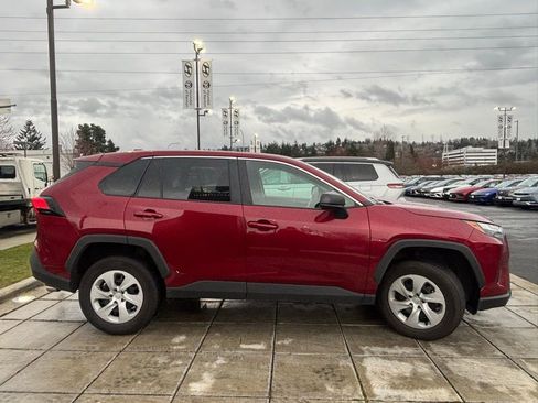 Used 2025 Toyota RAV4 LE AWD/4WD image 8