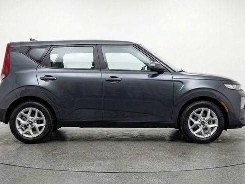 Used 2025 Kia Soul LX w/ LX Technology Package image 11