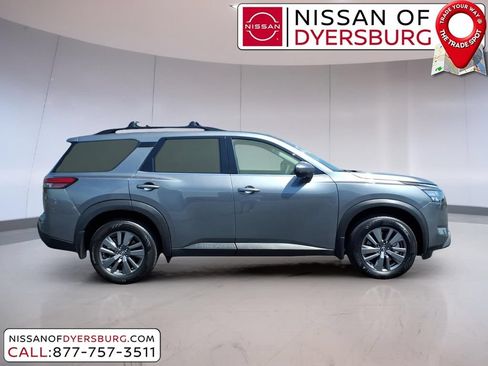 Used 2025 Nissan Pathfinder SV w/ SV Premium Package FWD image 2