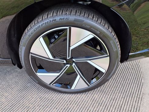 New 2025 Volvo EX90 Ultra w/ Protection Package Premier image 6