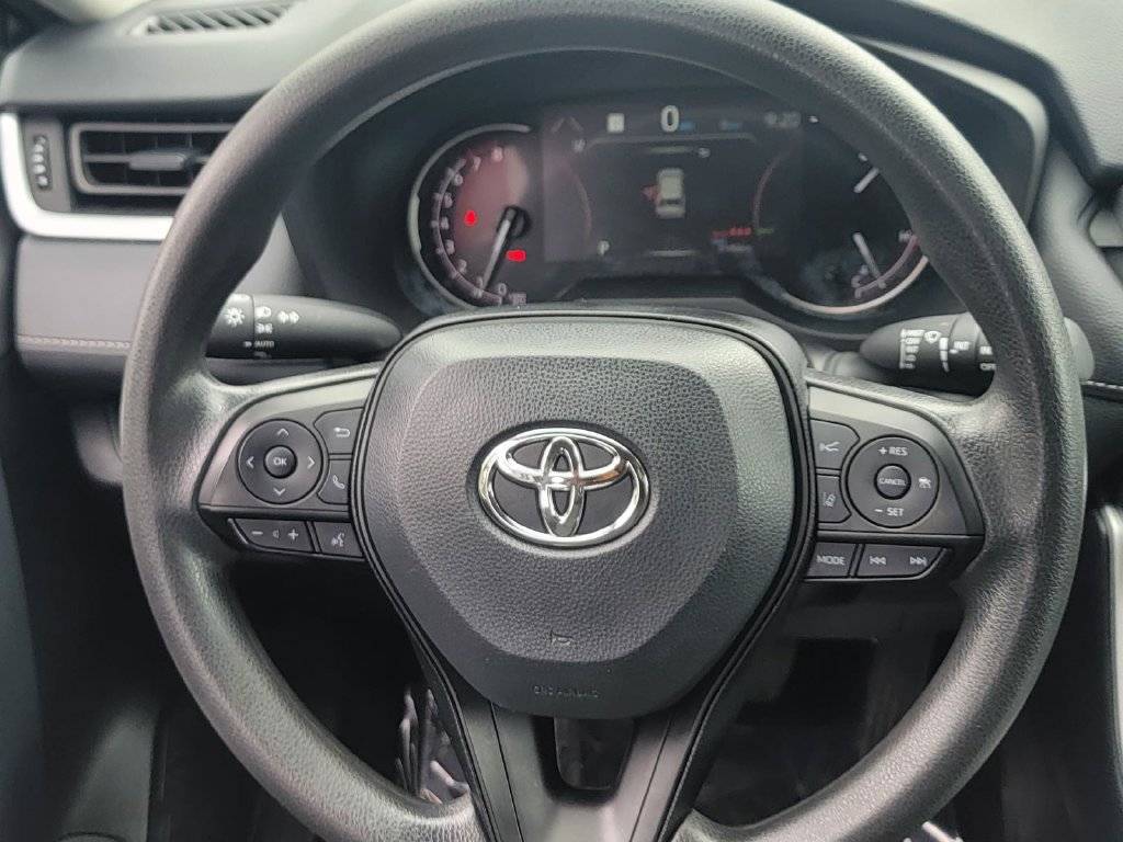 Used 2025 Toyota RAV4 XLE AWD/4WD image 19