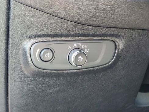 Used 2018 Chevrolet Equinox LT FWD image 7