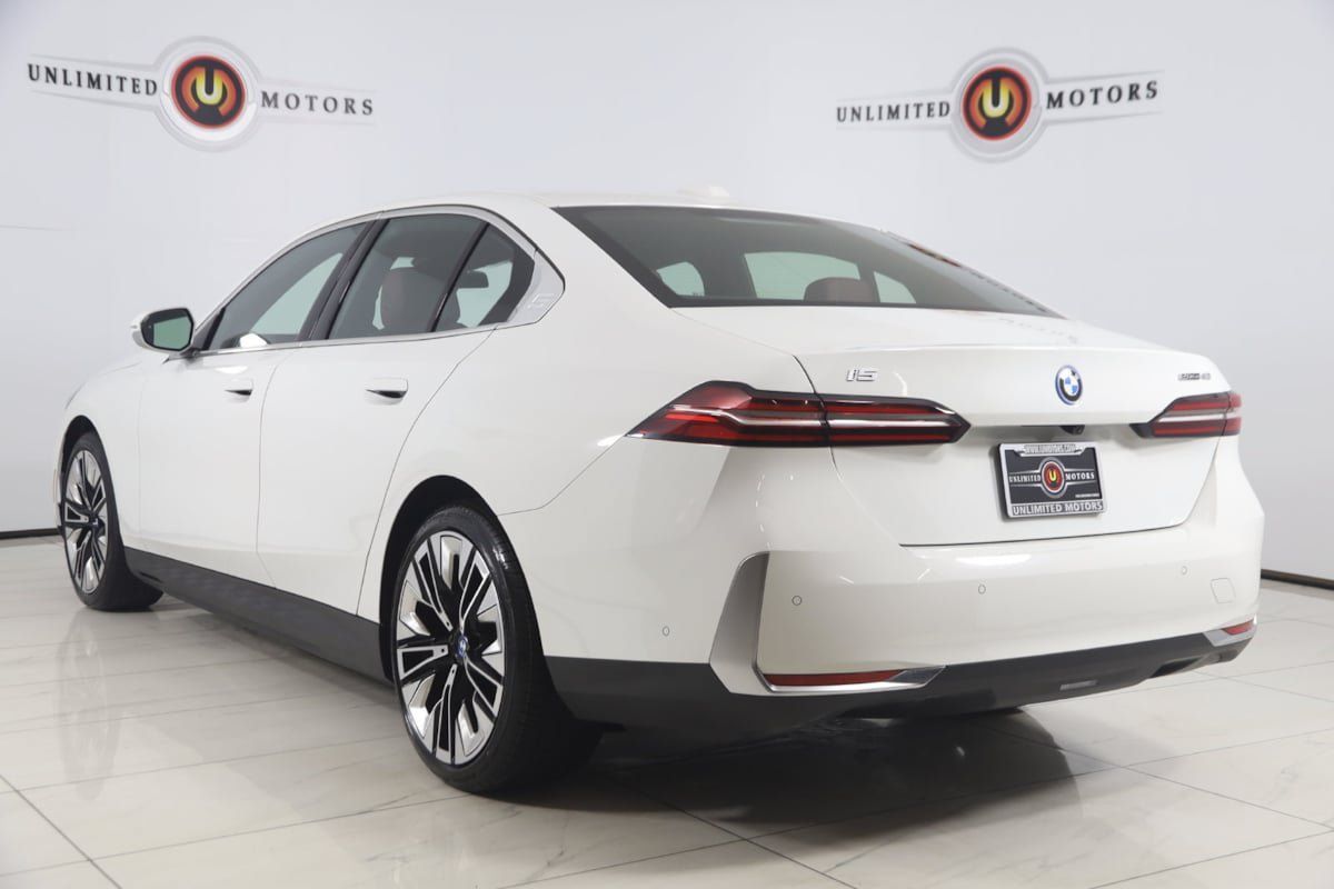 Used 2024 BMW i5 eDrive40i w/ Convenience Package RWD image 4