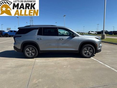 Used 2025 Chevrolet Traverse LT AWD/4WD image 6