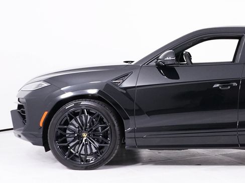Used 2026 Lamborghini Urus SE AWD/4WD image 12