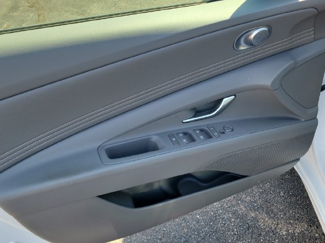 Certified 2026 Hyundai Elantra Sport FWD image 8
