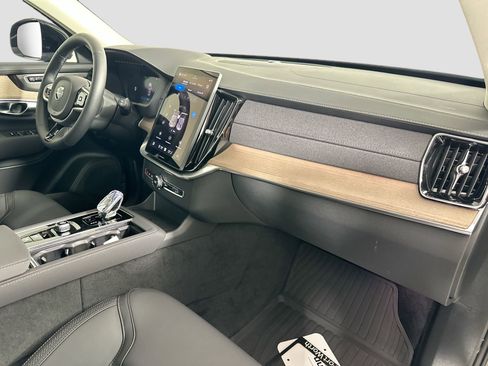 Certified 2025 Volvo XC90 T8 Plus w/ Protection Package Premier image 31