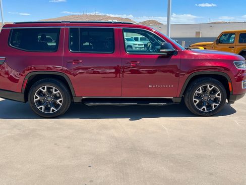 Used 2024 Jeep Wagoneer Series III AWD/4WD image 6