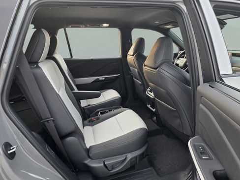 Certified 2026 Lexus TX 500h AWD w/ Technology Package image 29