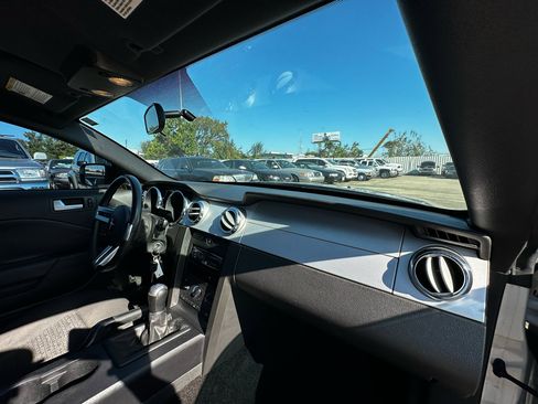 Used 2005 Ford Mustang Coupe image 42