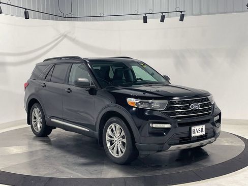 Used 2021 Ford Explorer XLT w/ Equipment Group 202A AWD/4WD image 44