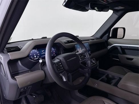 Used 2025 Land Rover Defender 110 S image 9