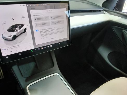 Used 2023 Tesla Model Y Performance AWD/4WD image 17