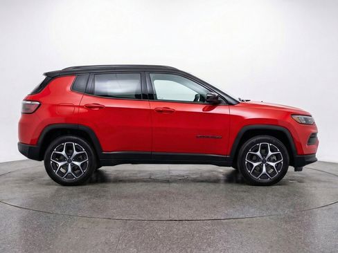 Used 2025 Jeep Compass Limited image 11