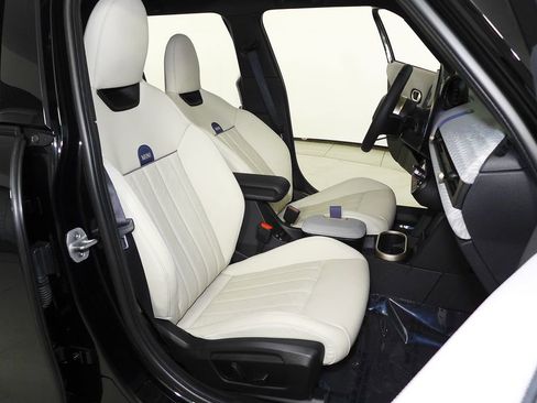 Certified 2025 MINI Cooper 4-Door Hardtop image 19