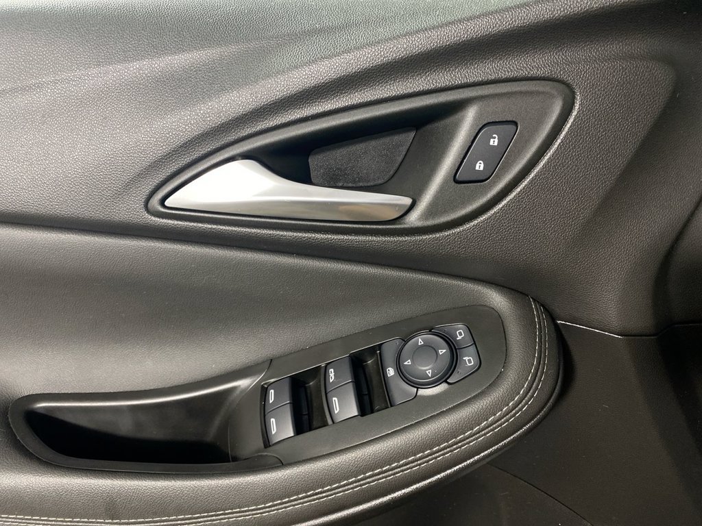 Certified 2024 Buick Encore GX Preferred FWD image 13