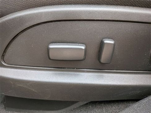 Used 2017 Chevrolet Traverse LT w/ Style and Technology Package image 13