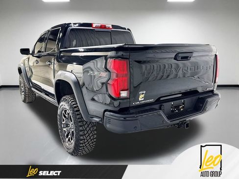 Used 2025 Chevrolet Colorado ZR2 w/ Technology Package AWD/4WD image 10