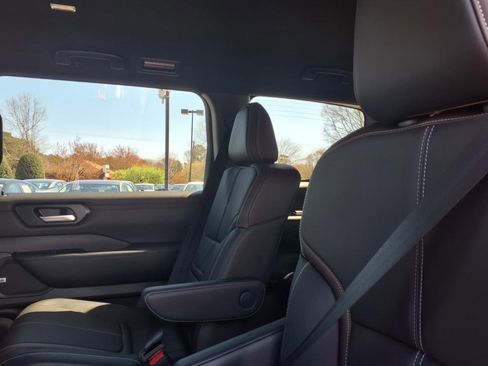 New 2025 Nissan Armada SL w/ Captain's Chari Seat Package image 20
