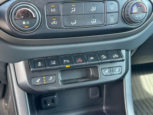 Used 2022 Chevrolet Colorado Z71 w/ Safety Package AWD/4WD image 15