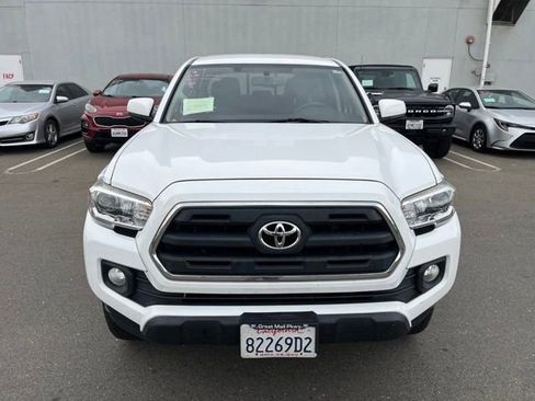 Used 2017 Toyota Tacoma SR5 RWD image 2