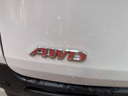 Used 2023 Toyota Sienna XLE AWD/4WD image 10