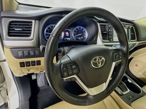 Used 2019 Toyota Highlander Limited Platinum image 11