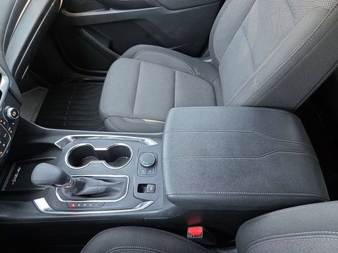 Used 2022 Chevrolet Traverse LT FWD image 22
