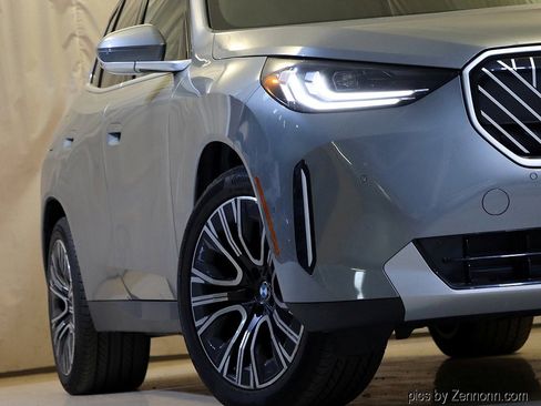 Used 2025 BMW X3 xDrive30i w/ Premium Package image 4