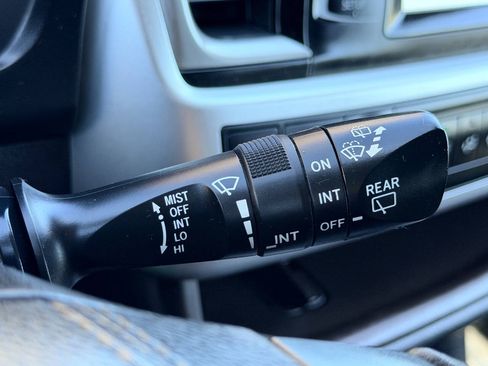 Used 2019 Toyota Highlander LE AWD/4WD image 41