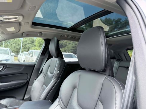 Certified 2024 Volvo XC60 B5 Ultimate w/ Protection Package Premier AWD/4WD image 12