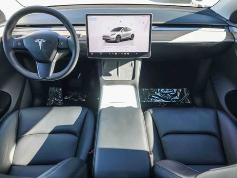 Used 2025 Tesla Model Y Long Range image 11