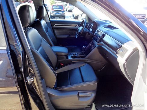 Used 2023 Volkswagen Atlas SE image 23