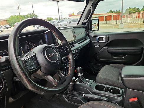 Used 2024 Jeep Gladiator Mojave w/ Technology Group AWD/4WD image 12