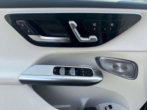 Certified 2025 Mercedes-Benz GLC 300 4MATIC image 11