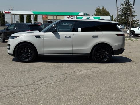 Used 2025 Land Rover Range Rover Sport SE AWD/4WD image 12