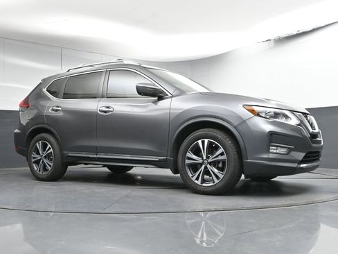 Used 2018 Nissan Rogue SL image 25