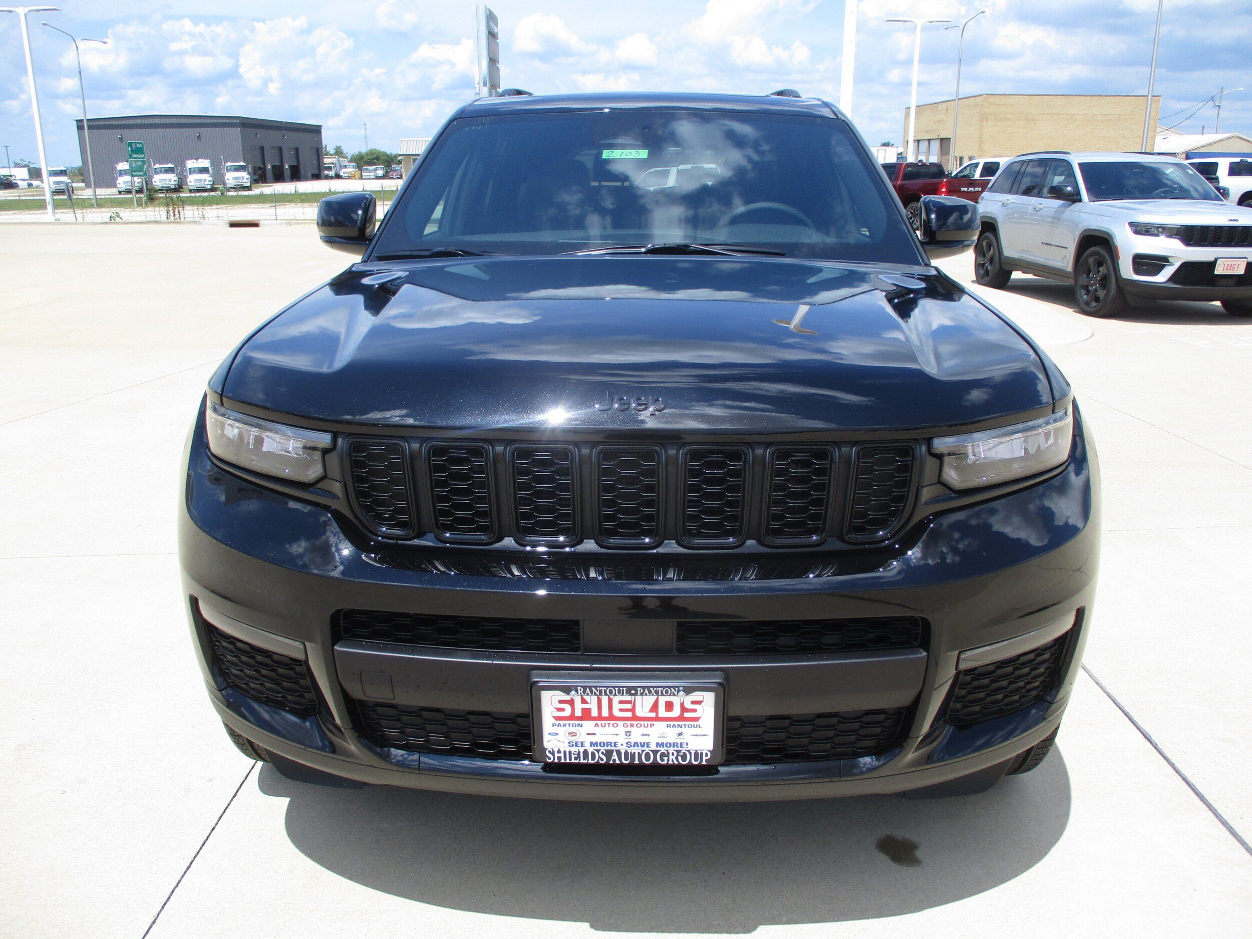 Used 2025 Jeep Grand Cherokee L Limited w/ Black Appearance Package AWD/4WD image 9