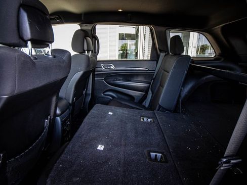 Used 2020 Jeep Grand Cherokee Laredo w/ Security & Convenience Group image 25