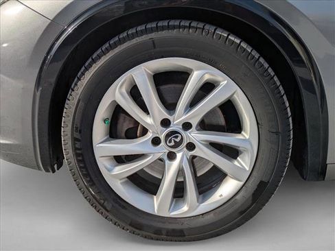 Used 2017 INFINITI QX30 image 10