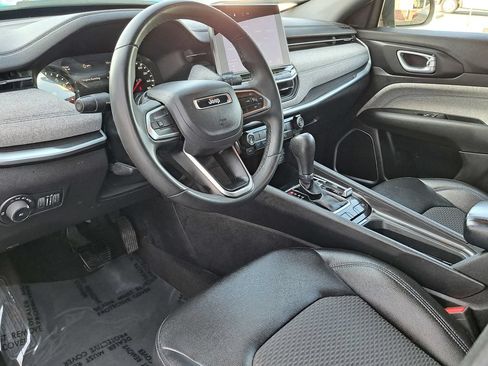 Used 2024 Jeep Compass Latitude AWD/4WD image 8