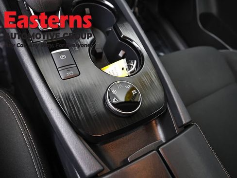 Used 2024 Nissan Rogue S AWD/4WD image 21
