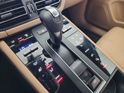 Used 2022 Porsche Macan image 27